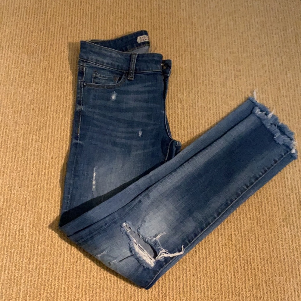 ZARA RIPPED JEANS (US 2 or AU 6) - Picture 3 of 4
